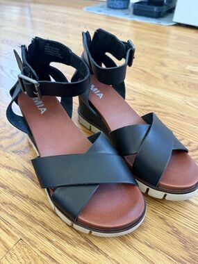MIA black strap sandals